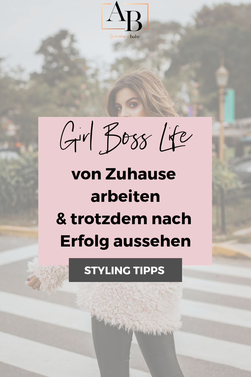 Von Zuhause arbeiten und erfolgreich sein bedeutet auch, dass man das richtige Business Outfit hat und weis, wie man sein Girl Boss Styling auf das nächste Level bringen kann. Dress & Feel like Success!